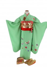 七五三 7歳 女の子用  四つ身 No.209 P | 淡い黄緑色 蝶・桜刺繍